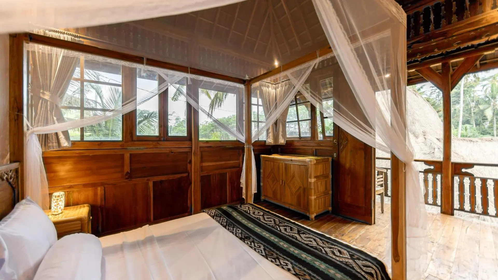 Rumah Guci Ubud 0*,
